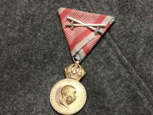 Osztrák magyar KUK I.vh FJ Signum laudis kardokkal aranyozott bronz kitüntetés 1 ft nincs minimálár Kép
