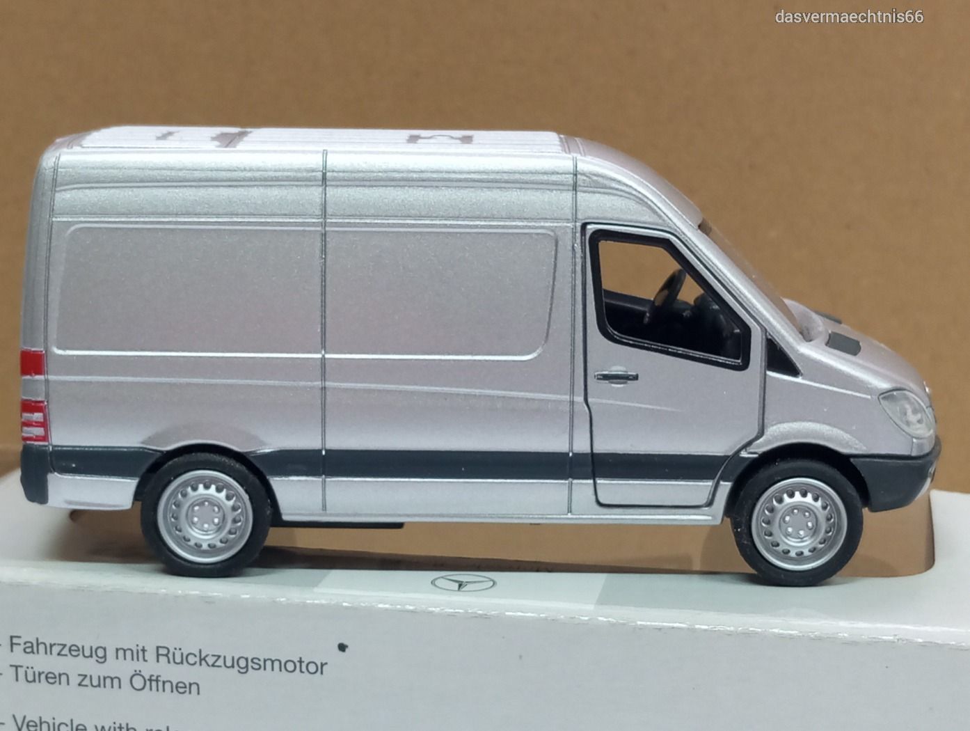 LL902 SOLIDO PUB 2131 1/50 1:50 Mercedes Benz 407D Mr Bricolage blanc