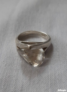 54 - es. Ezüst gyűrű, különleges csiszolású cirkonia kővel!