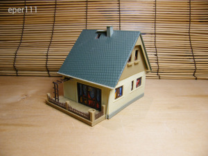 H0 1:87 nyeregtetős családi ház terepasztal építéshez, vasútmodell 2.0