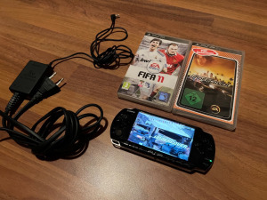 Sony PSP 3004 Slim & Lite konzol játékokkal