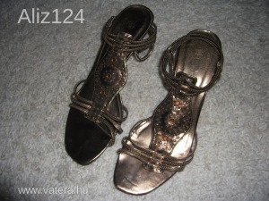 Női szandál cipő   ELADÓ!   38-as  méret  8 cm tűsarok NEW LOOK  márka