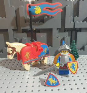 LEGO Castle - Lion Knights - Lovas figura 3. verzió - ÚJ