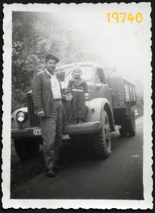GAZ szovjet teherautó, sofőr kisfiával, jármű, közlekedés, 1950-es évek, Eredeti fotó, papírkép.