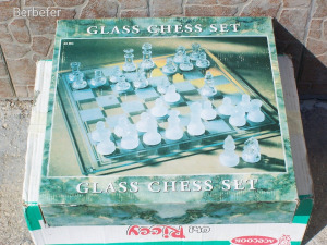 VADONATÚJ!!! FÉLÁRON!!! Üveg sakk matt fekete és fehér bábuk edzettüveg tábla üvegsakk
