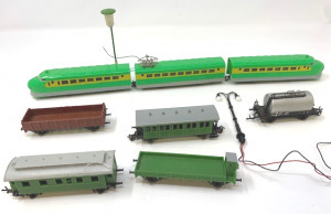 8db TT sebes vonat, tartálykocsi, szenesvagon, személykocsi, kandelláber játék vasútmodell 1 FT NMÁ