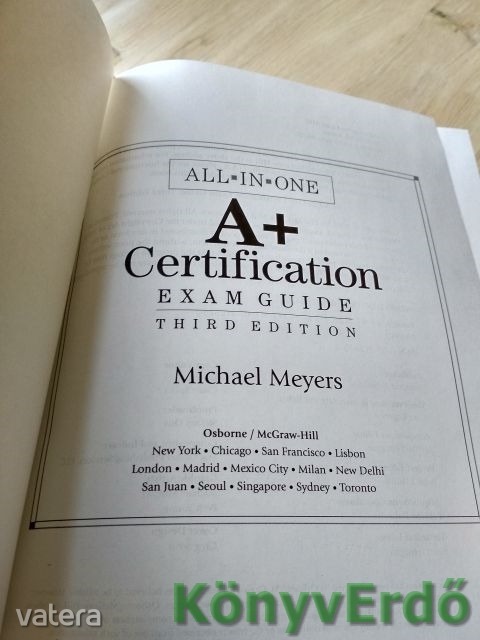 Michael Meyers: A  Certification Exam Guide (All In One) / CD melléklettel