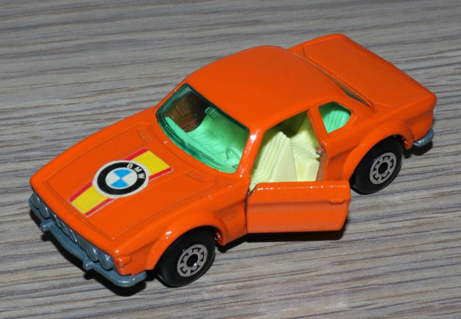 Matchbox (Superfast) #45 BMW 3.0. CSL szimpla ajtópánt belül