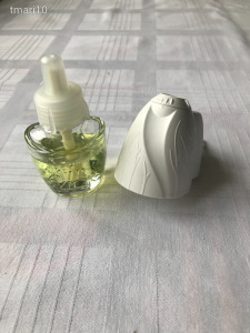 AIR WICK elektromos illatpárologtató készülék + white flower illat