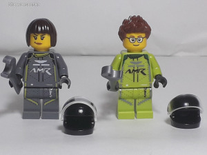 Lego Speed Champions 76910 Aston Martin Driver Női és Férfi Minifigurák 2022