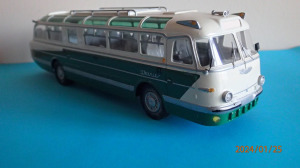 Ikarus 55 zöld-fehér színű busz  (1:43) VECTOR-Models