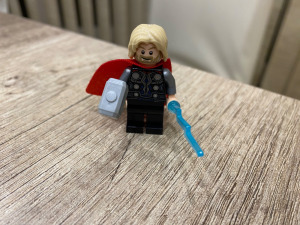 LEGO MARVEL SUPER HEROES THOR MINIFIGURA