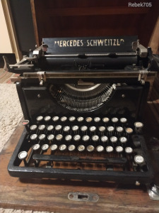 Antik Írógép az 1930-as évekből. Mercedes.