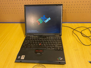 Ibm thinkpad regi retro laptop windows 98