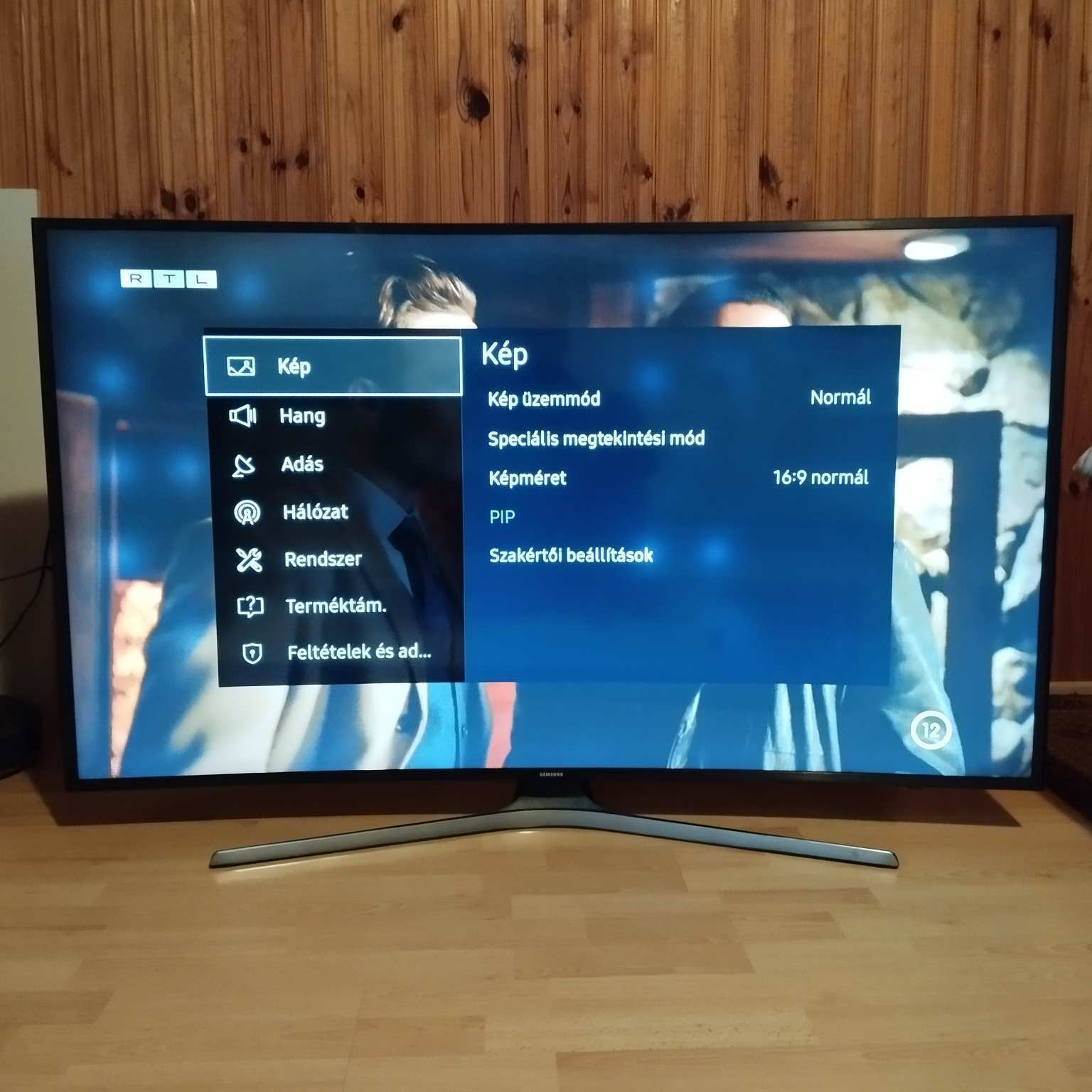 140 cm-es ívelt Samsung UE55KU6170U 4K-s okos TV lencse hibával eladó