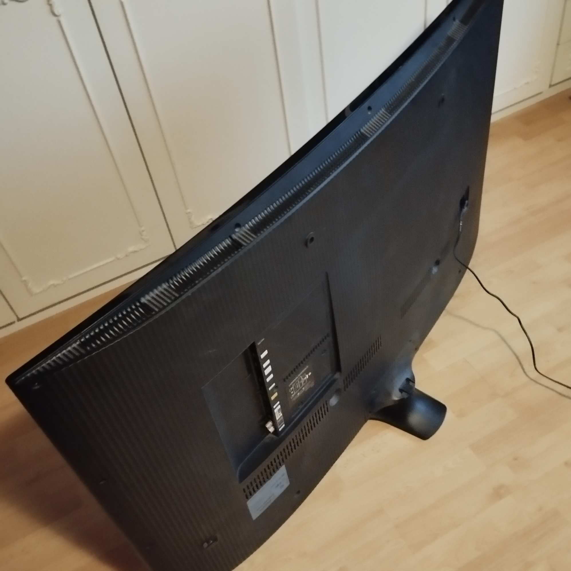 140 cm-es ívelt Samsung UE55KU6170U 4K-s okos TV lencse hibával eladó