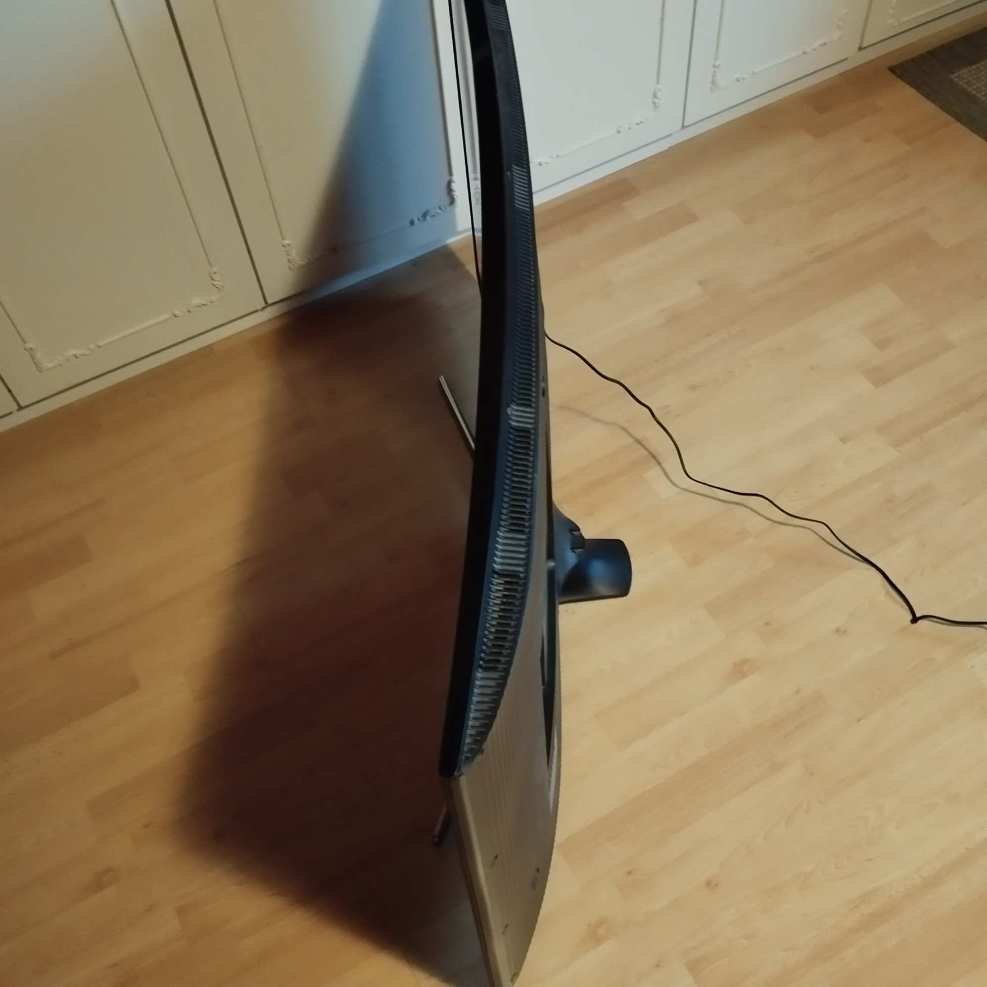 140 cm-es ívelt Samsung UE55KU6170U 4K-s okos TV lencse hibával eladó