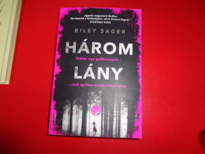 Riley Sager: Három lány.