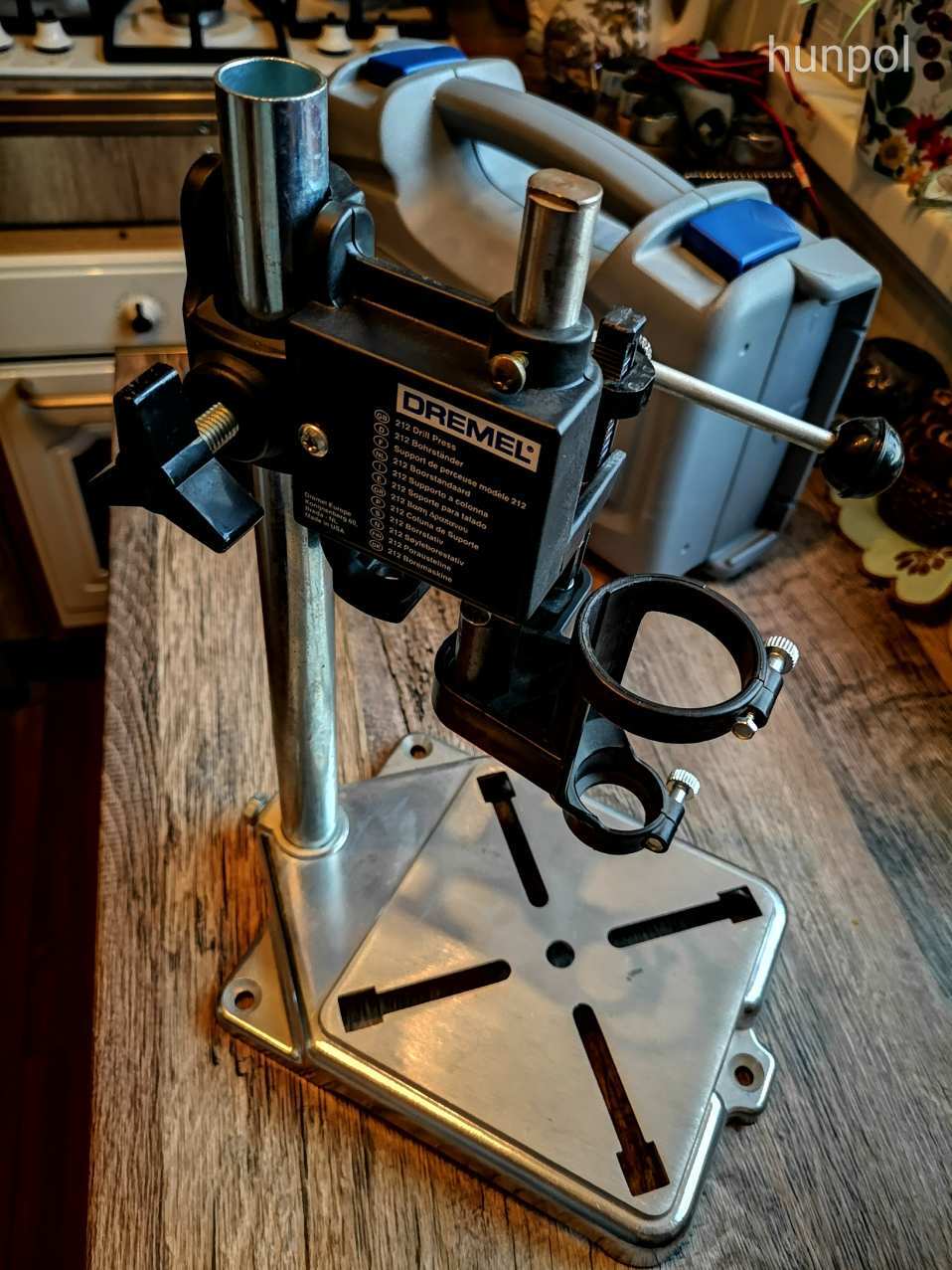 Dremel 300-as készlet kofferben + Dremel 212 Drill Press fúróállvány + kiegészítők