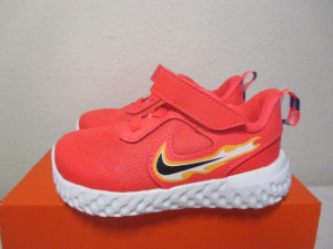 Nike Revolution 5 Fire-új,eredeti-tépőzáras baba sportcipő 21-es