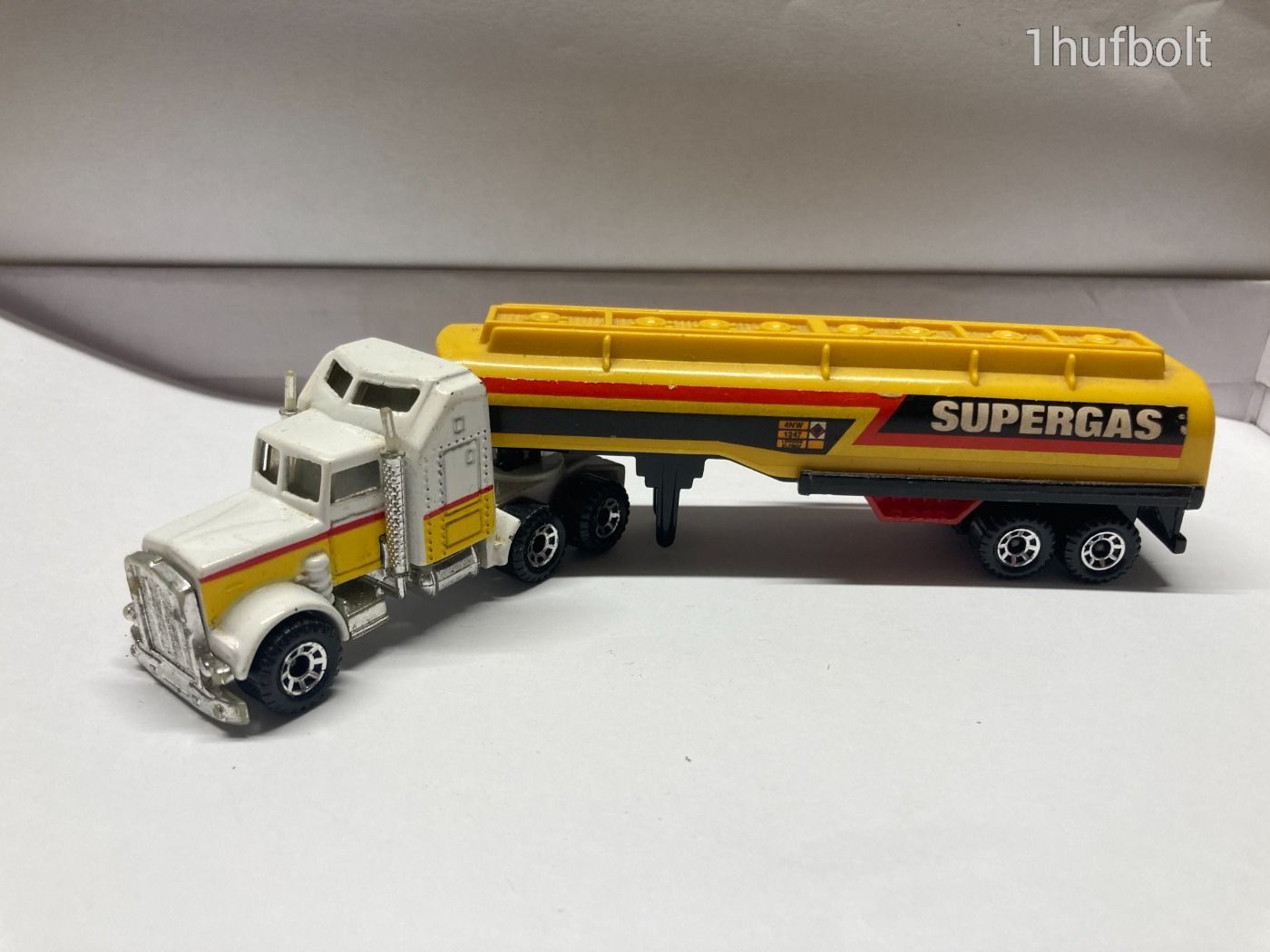 - Matchbox Convoy - Kenworth Aerodyne Supergas pótkocsis tanker kamion ...