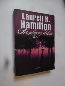 Laurell K. Hamilton: Az alkony ölelése (*43)