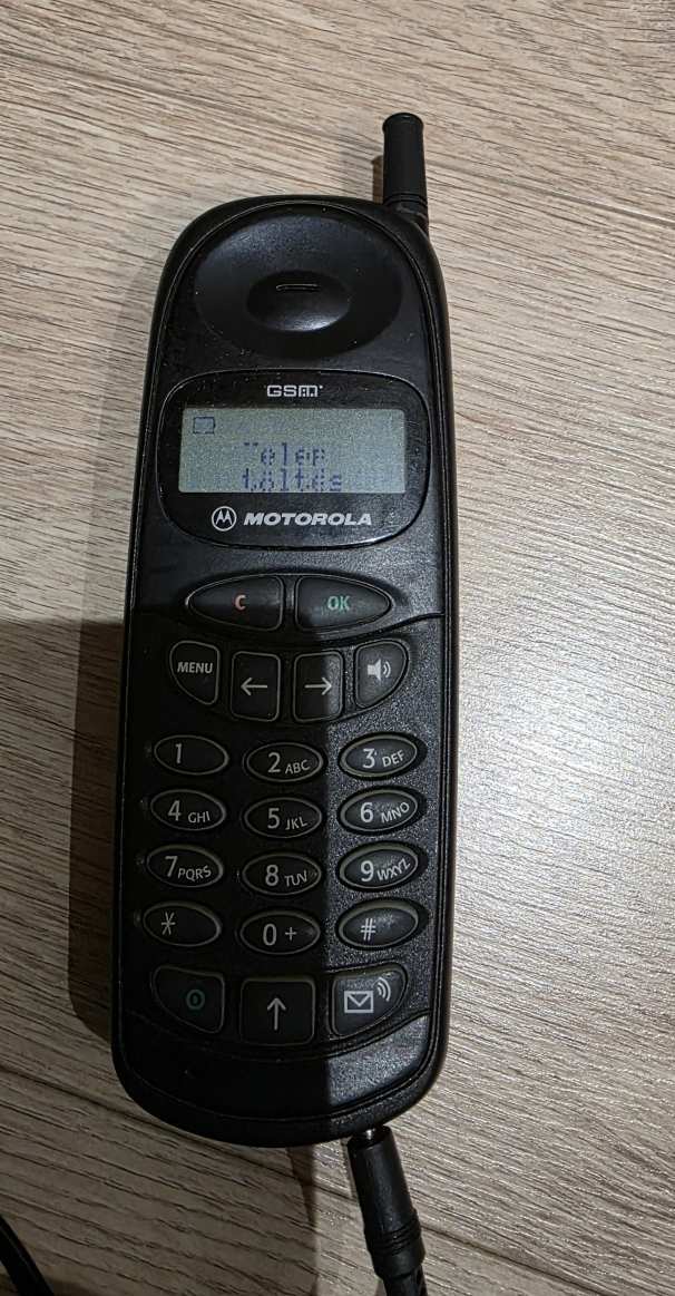 RETRO MOTOROLA MOBIL TELEFON TÖLTŐVEL, AKKUVAL