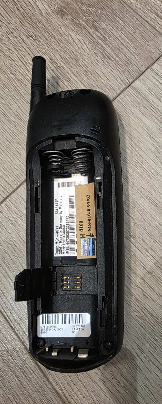 RETRO MOTOROLA MOBIL TELEFON TÖLTŐVEL, AKKUVAL