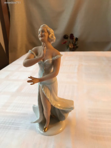 - Unterweissbach táncoló nő / táncosnő sorszámozott porcelán szobor -
