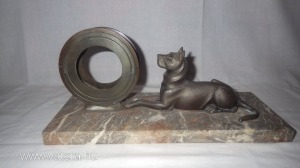 Óratok márvány talpon kutya szoborral (meghosszabbítva: 3135609620) - Vatera.hu Kép