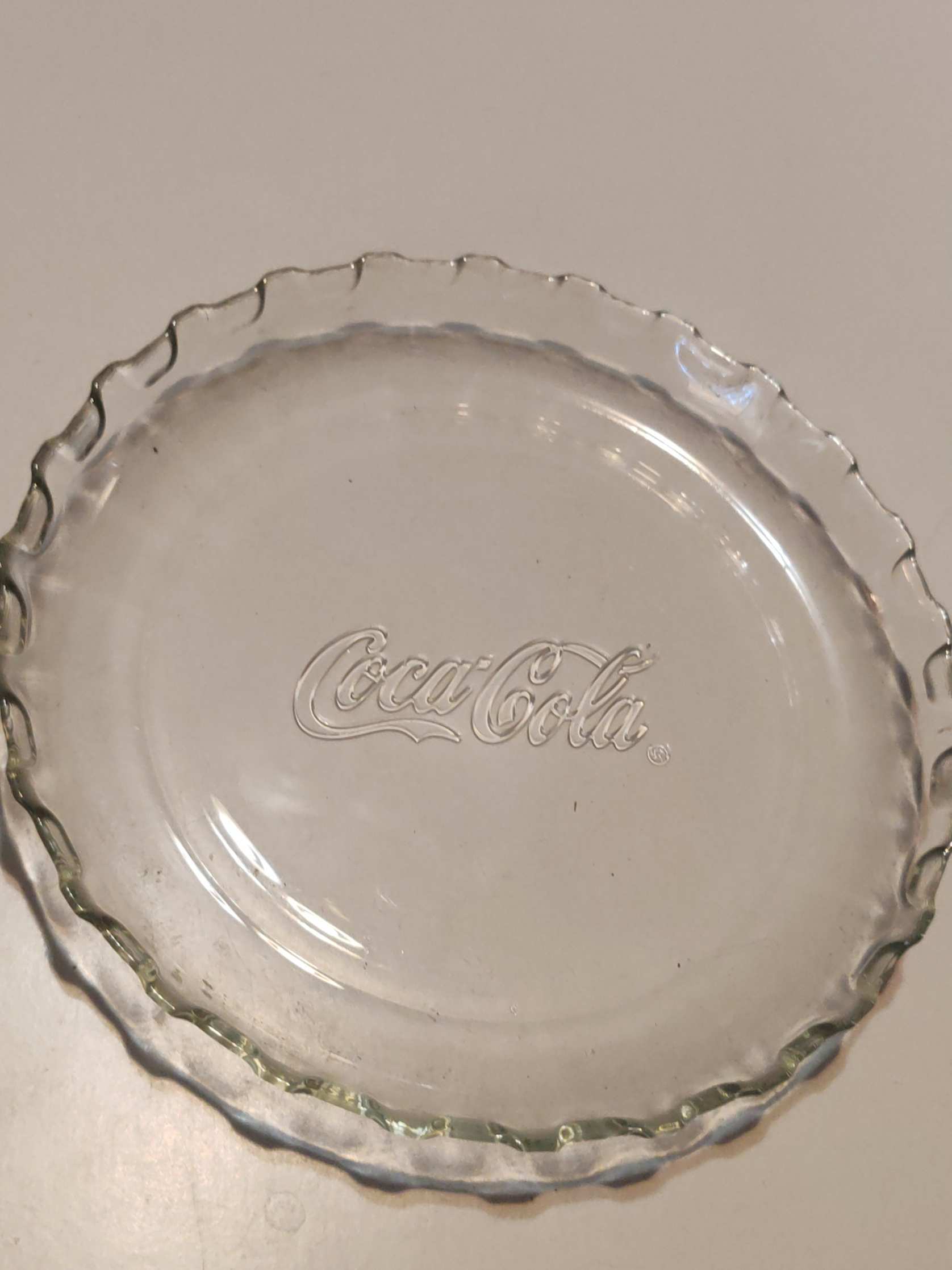 KUPAK FORMÁJÚ COCA COLA ÜVEGTÁNYÉR 18,5CM