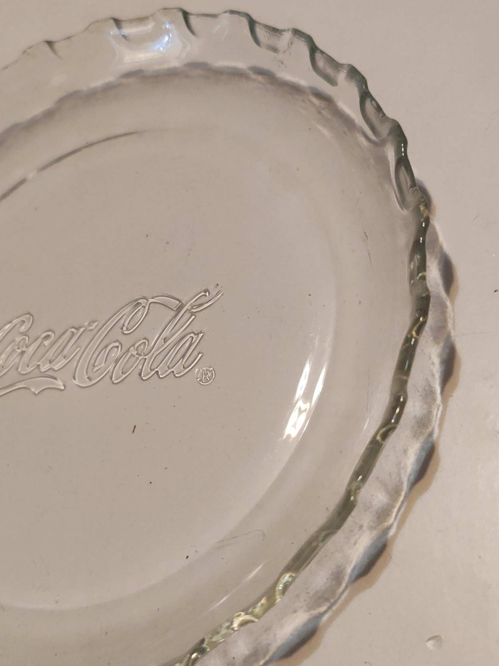 KUPAK FORMÁJÚ COCA COLA ÜVEGTÁNYÉR 18,5CM