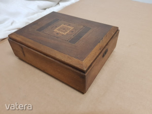 Nagyon szép patinás antik borotválkozó doboz