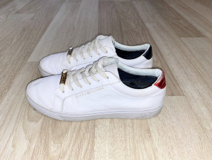 Tommy Hilfiger Essential Sneaker bőr cipő 39 -es