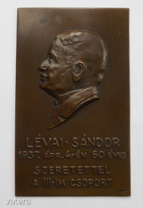 **Ludvig éremgyártó: Lévai Sándor (Jászberény, 1877-1937) nagyméretű bronz plakett, 1937.