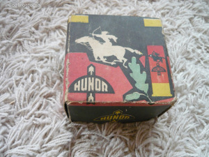 Régi vadász relikvia: Hunor feliratú papírhüvelyes sörétes lőszer üres doboza az 1960 évekből.