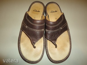 CLARKS lábujjas bőr papucs 45-ös
