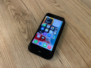 Apple iPhone 7 128GB Black (Kártyafüggetlen)
