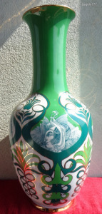 Szász Endre(Hollóházi) 61 cm-es. Fradi zöld színű,padlóvázája eladó vagy cserélhető.