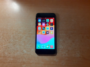 Apple iPhone SE 2020 Black Független Újszerű Garis 95%-os Aksi !