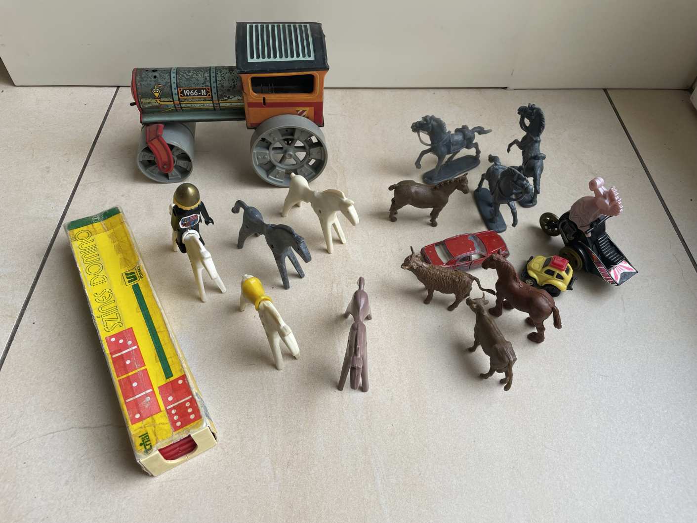 Vegyes retro játékcsomag - - Schenk lovakkal - - 1.- Ft-ról