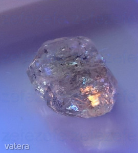 Világító UV ásvány - Petróleum kvarc ásvány (312.)