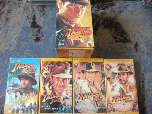 VHS Indiana Jones trilógia diszdobozban +1 indiana Jones epizóddal!