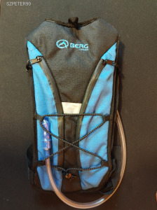 BERG Cycles víztartályos hátizsák táska