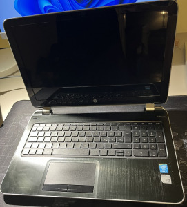 Eladó HP Pavilion 15-N203sh 15.6 méretű, ezüst színű laptop