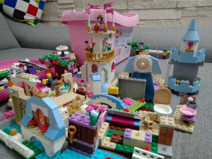 Lego kastély sok kiegészítővel