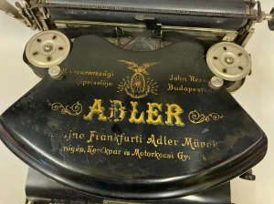 Extrém ritka antik írógép  - Egy német ADLER tolómechanikás l- Magyar forgalomba helyezéssel