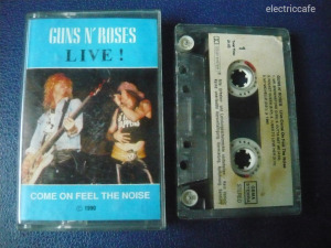 Guns N Roses - Live !  Come On Feel The Noise
