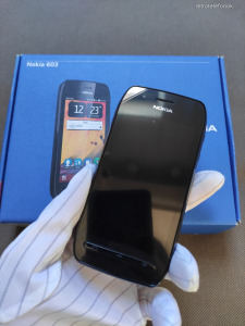 Nokia 603 - független - dobozában