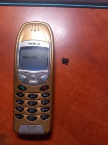 Nokia 6210 független töltővel / magyar menüs - MÜKÖDŐKÉPES - bekapcsológomb külső elhasználódott